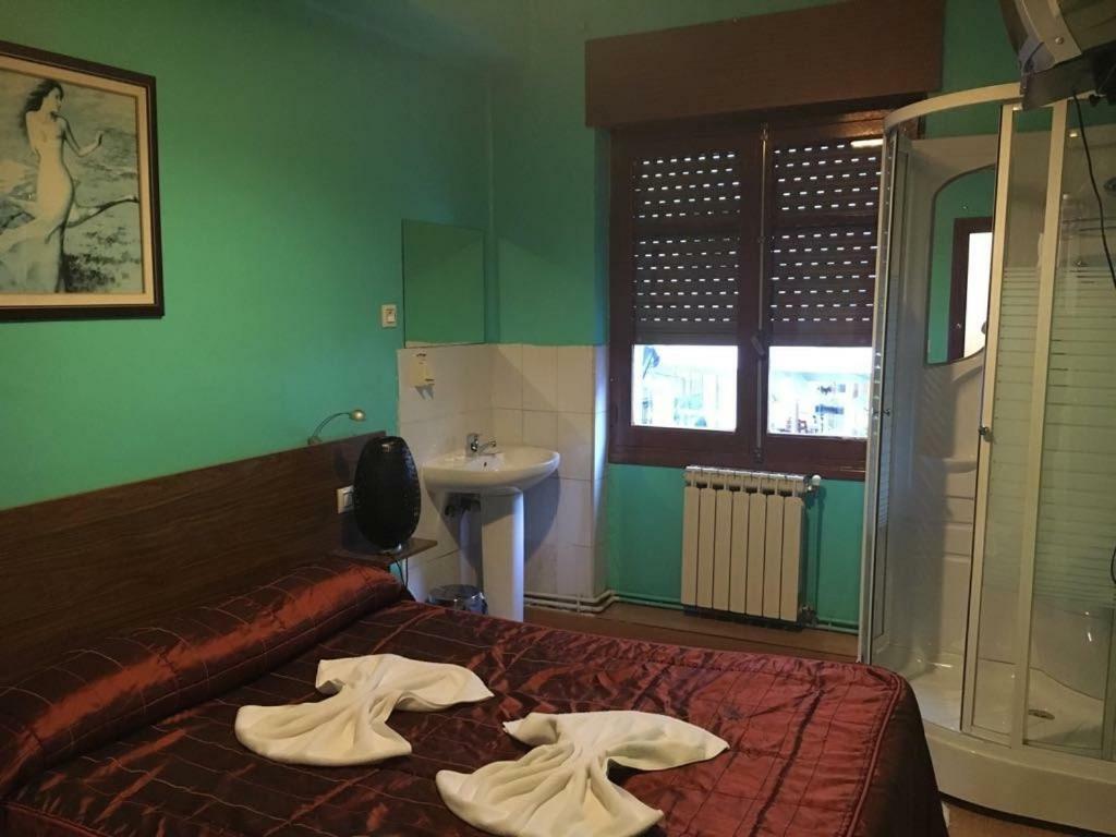 Hostal Goias Hotel Oviedo Buitenkant foto