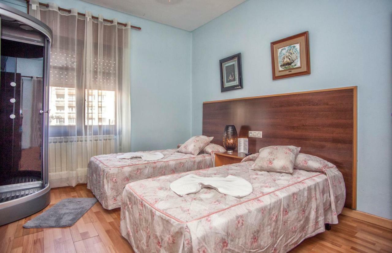Hostal Goias Hotel Oviedo Buitenkant foto
